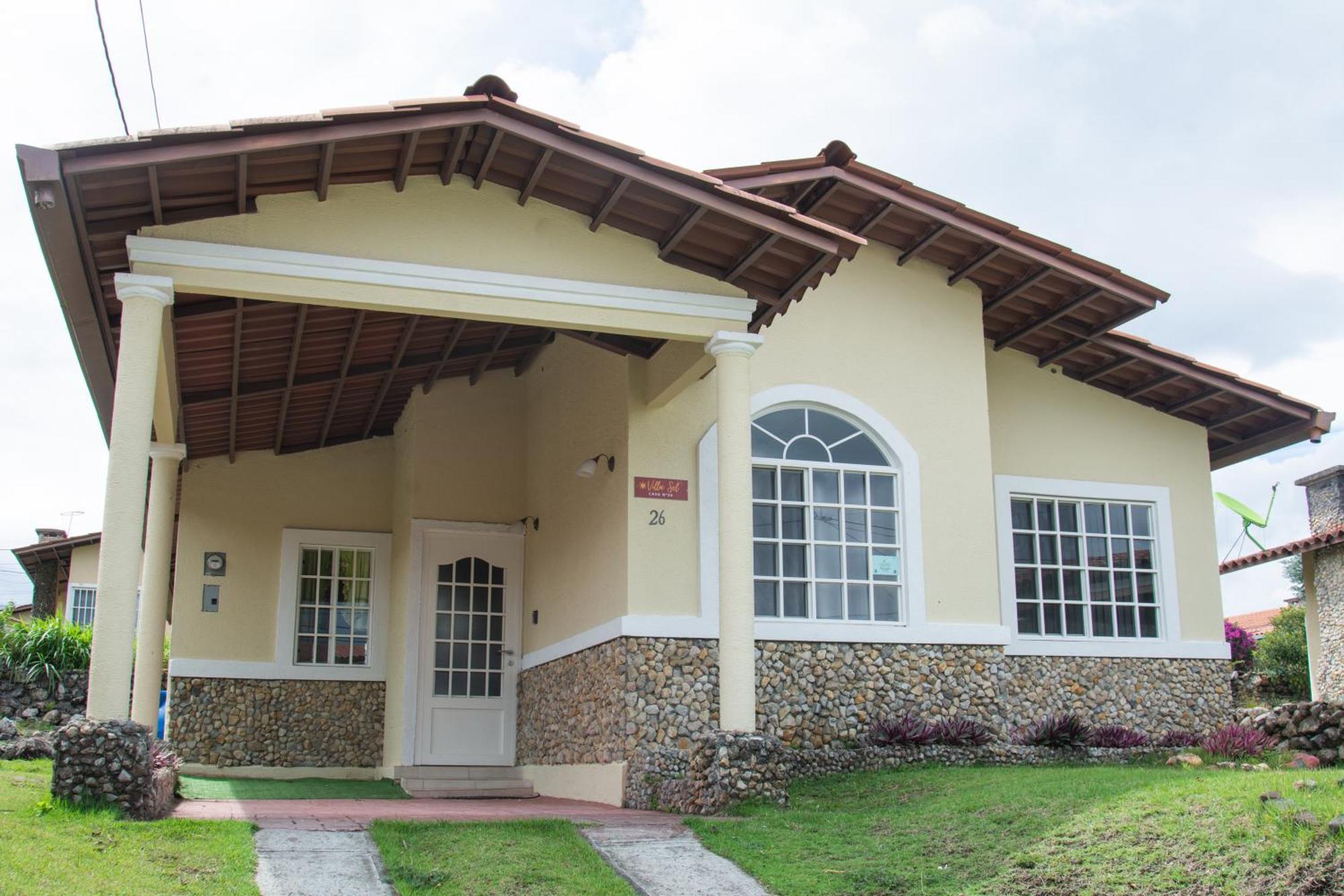 Casa Estilo “villa Sol” En Alto * Boquete